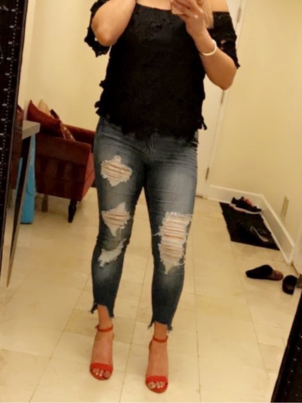 Distressed Cropped Jeans
